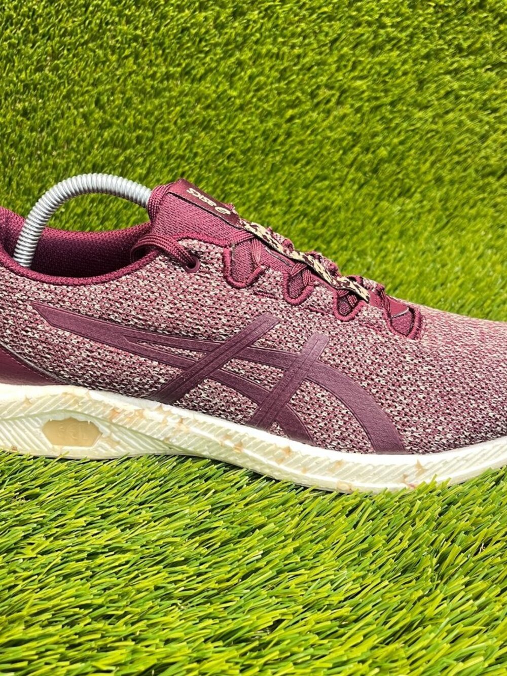 Asics HyperGel Yu Womens Size 11 Purple White Athletic Running Shoes Sneakers